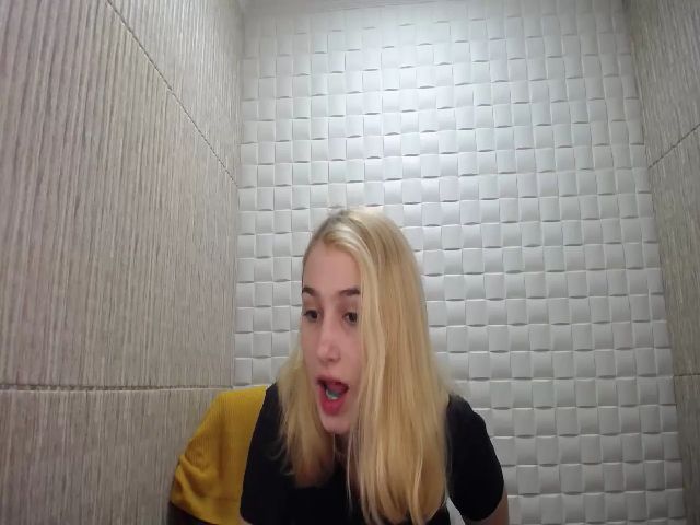 Live sex webcam photo for AbbieMaley #272240489
