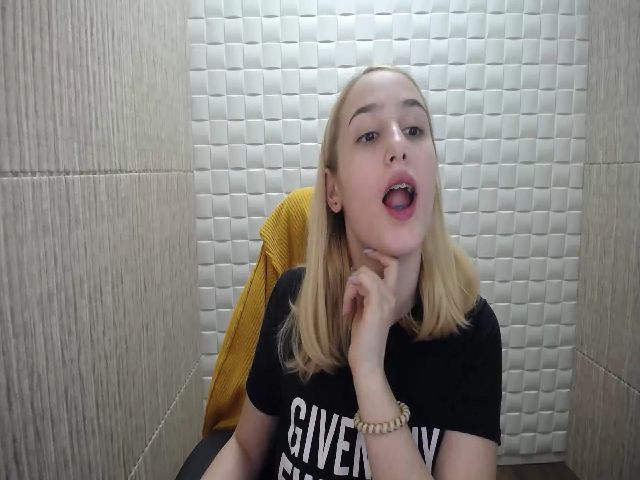 Live sex webcam photo for AbbieMaley #272267081