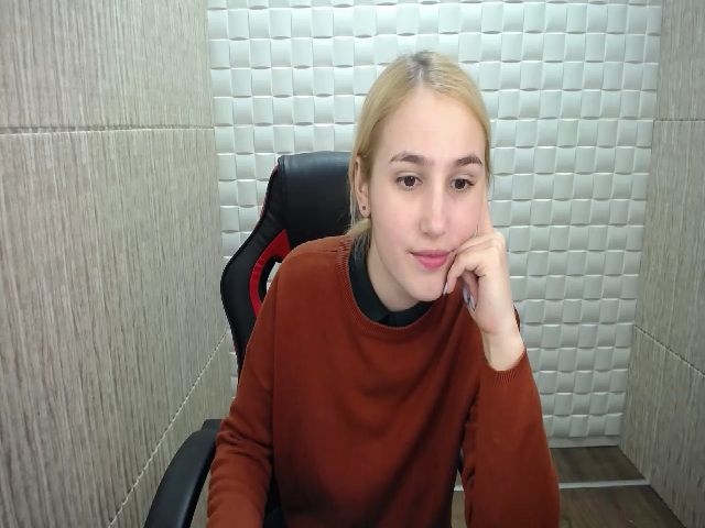 Live sex webcam photo for AbbieMaley #272295880