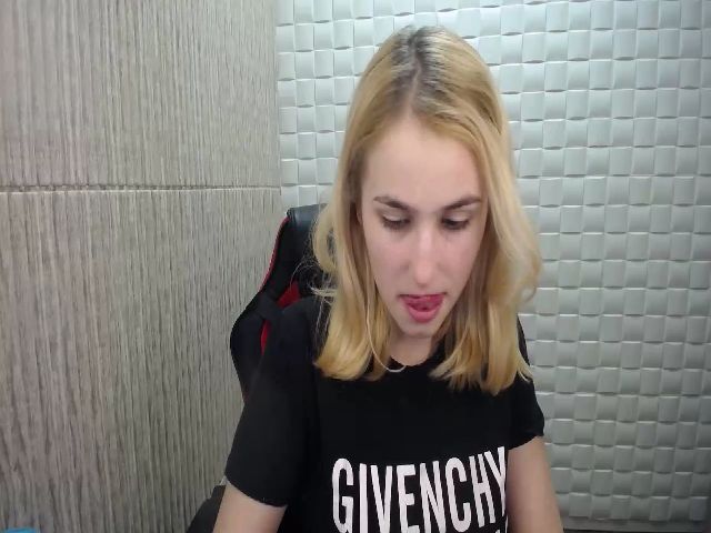 Live sex webcam photo for AbbieMaley #272399723