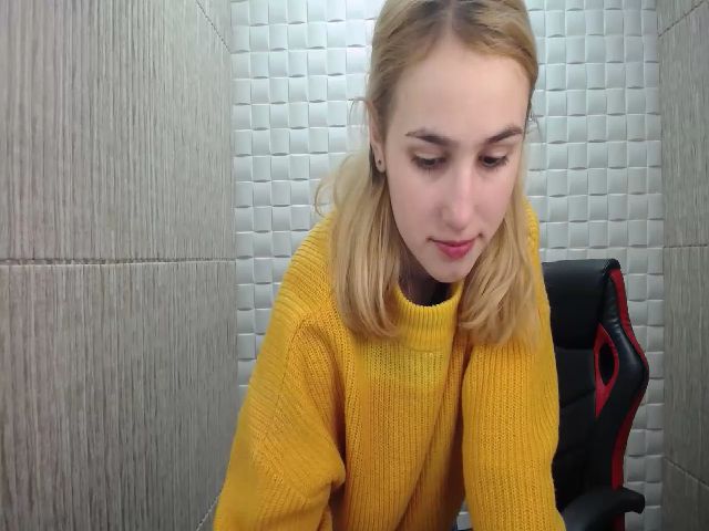 Live sex webcam photo for AbbieMaley #272410206