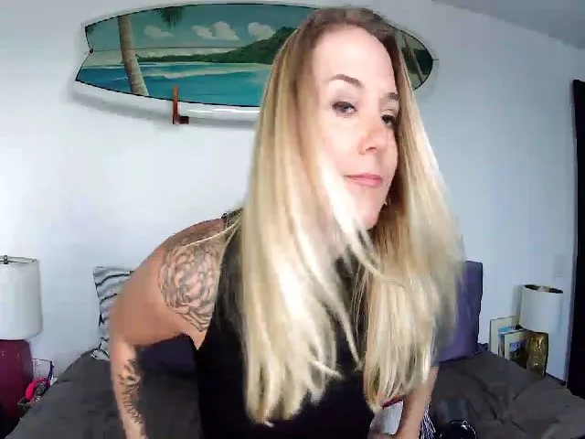 Live sex webcam photo for Abbie_Hoffman #271691704