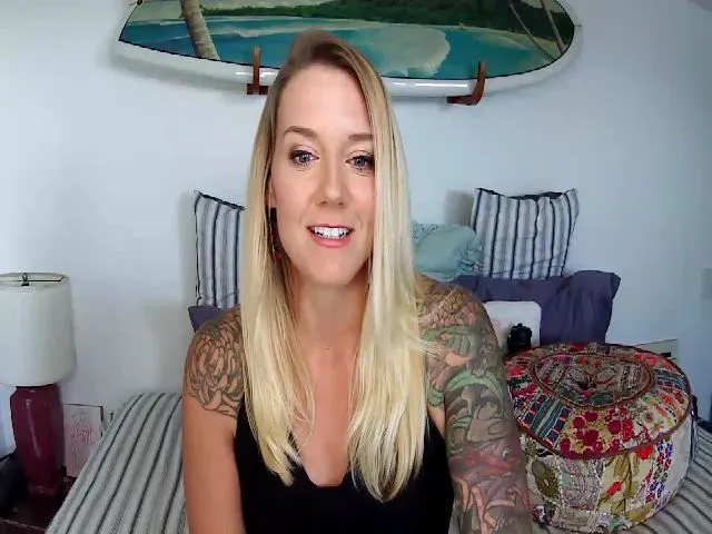 Live sex webcam photo for Abbie_Hoffman #272076462