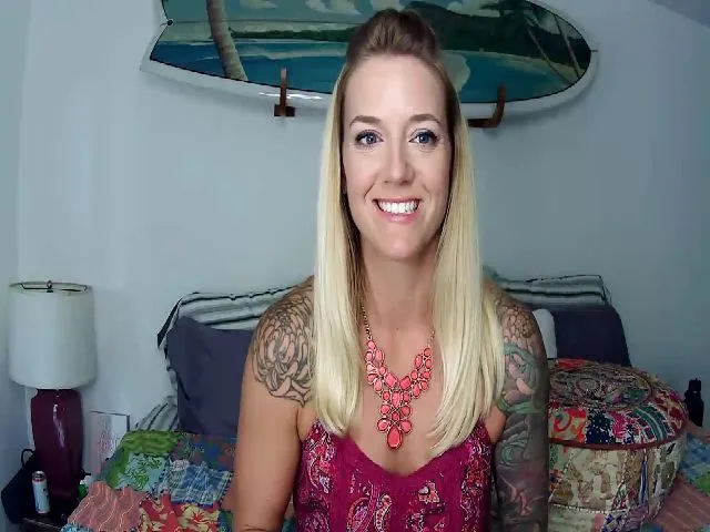 Live sex webcam photo for Abbie_Hoffman #272507562