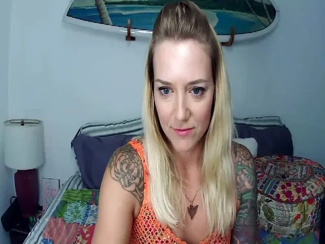 Live sex webcam photo for Abbie_Hoffman #272547569