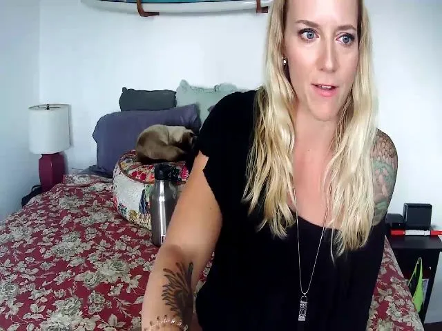 Live sex webcam photo for Abbie_Hoffman #273376835