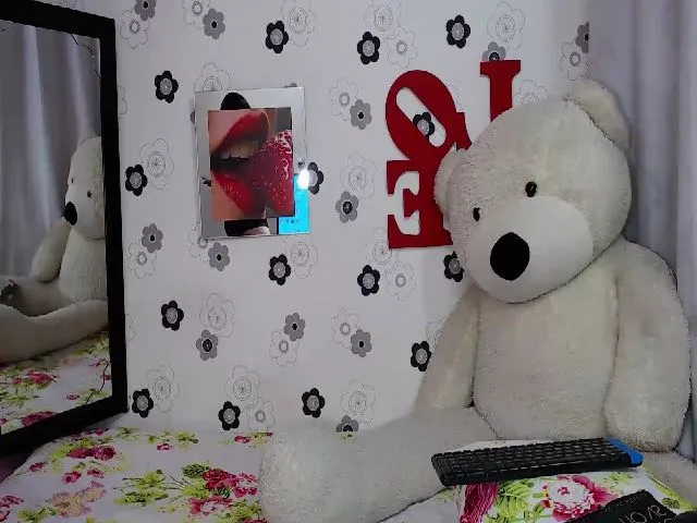 Live sex webcam photo for AbbyCollinss #272530499