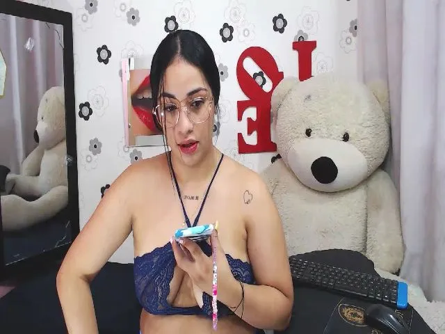 Live sex webcam photo for AbbyCollinss #273044738