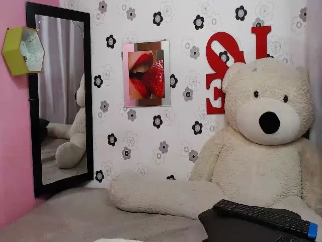 Live sex webcam photo for AbbyCollinss #273235830