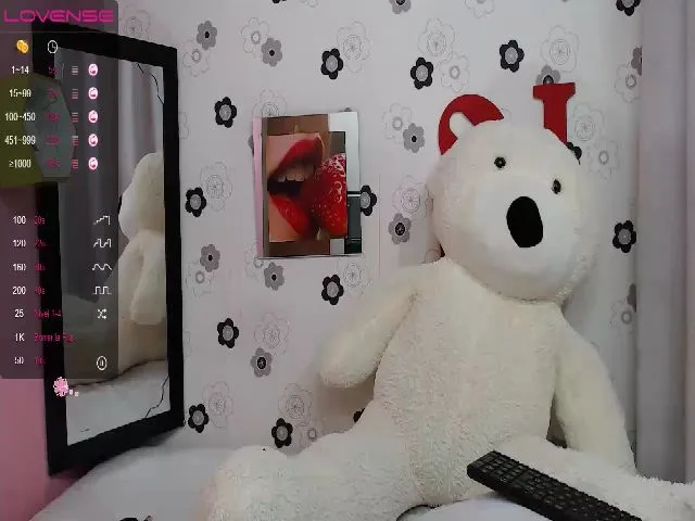 Live sex webcam photo for AbbyCollinss #273430320