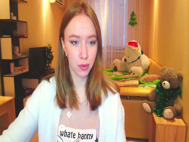 Live sex webcam photo for AbigailOne20 #271975077