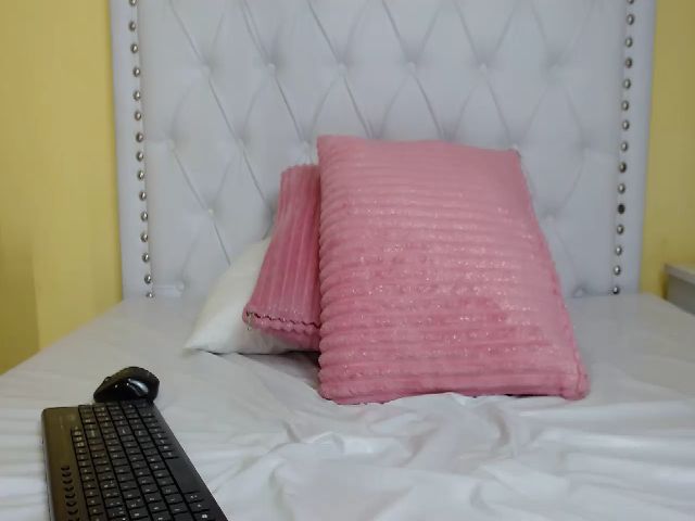 Live sex webcam photo for Abigail_Valz #272954091