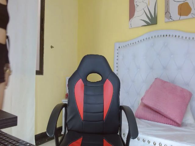 Live sex webcam photo for Abigail_Valz #273562523