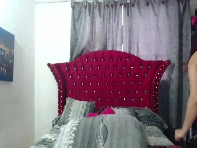 Live sex webcam photo for Abigailhotxxx #273149857
