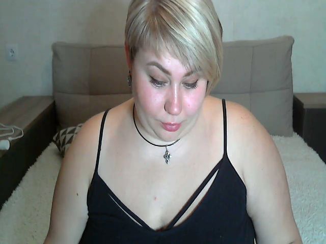 Live sex webcam photo for Adele33 #272212529