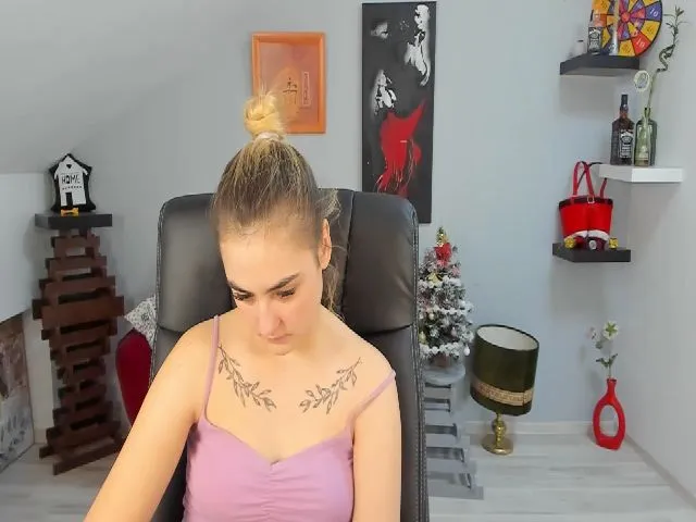 Live sex webcam photo for AdelineCutie #271697398