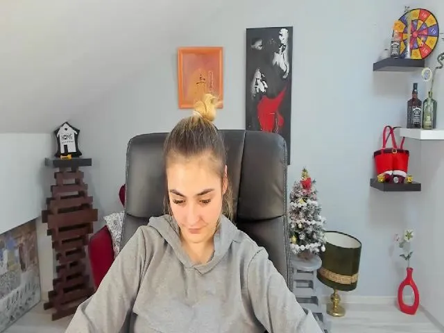 Live sex webcam photo for AdelineCutie #271763728