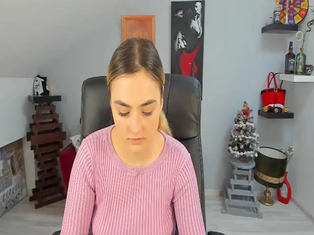 Live sex webcam photo for AdelineCutie #271872960