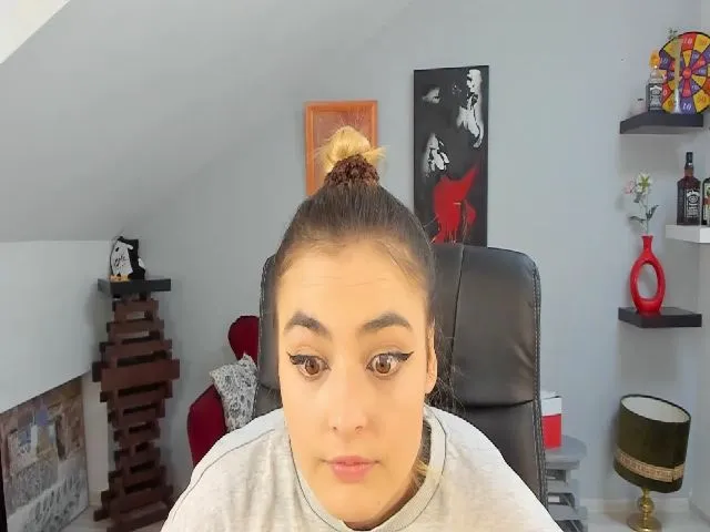 Live sex webcam photo for AdelineCutie #271920809