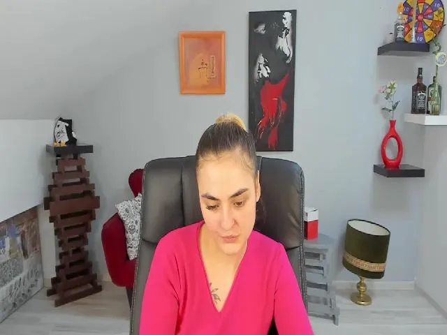 Live sex webcam photo for AdelineCutie #271993691