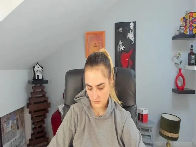 Live sex webcam photo for AdelineCutie #272042527