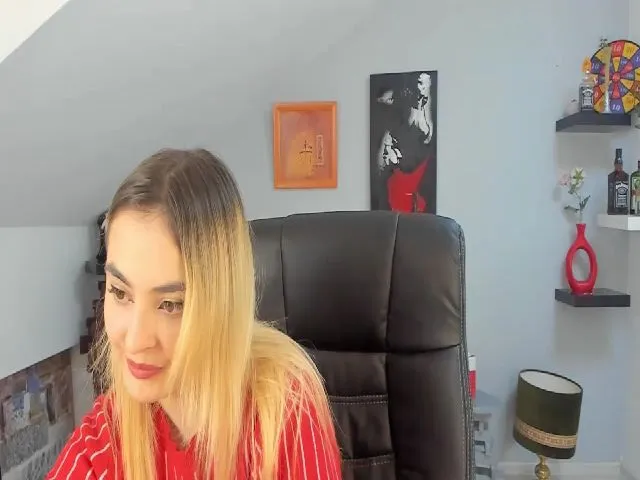 Live sex webcam photo for AdelineCutie #272055063