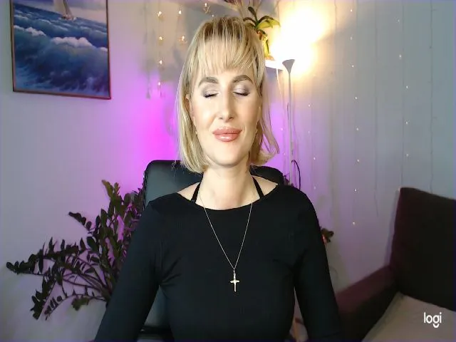 Live sex webcam photo for Adorablelove #271752227