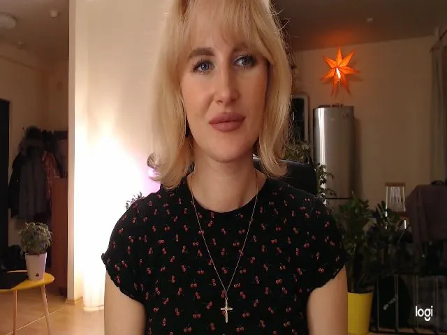 Live sex webcam photo for Adorablelove #271999432