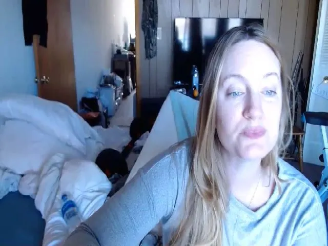 Live sex webcam photo for AdoreAnna #272176287