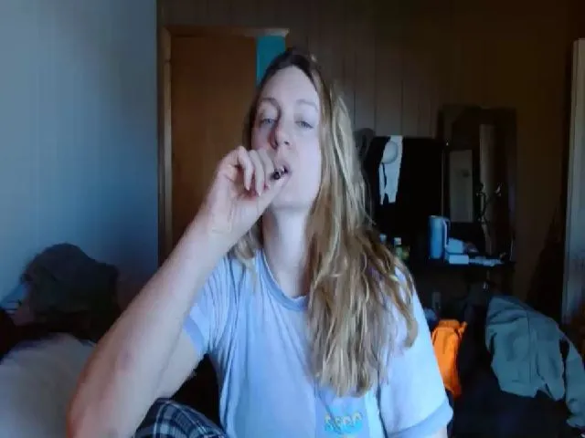 Live sex webcam photo for AdoreAnna #272607916