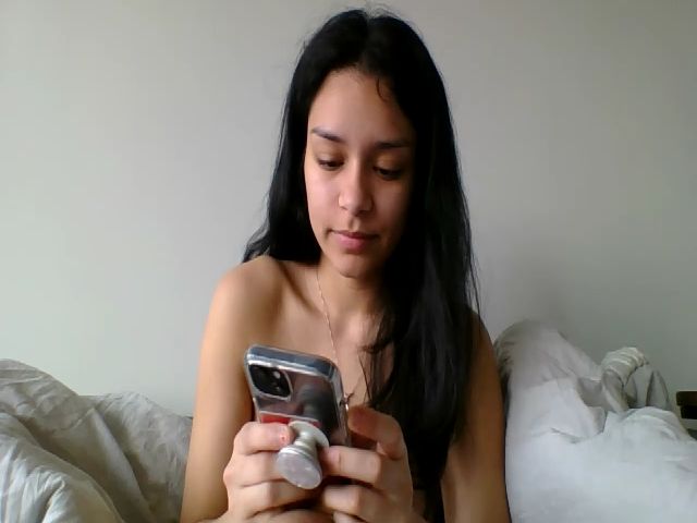 Live sex webcam photo for Adrianaxo1 #271995505