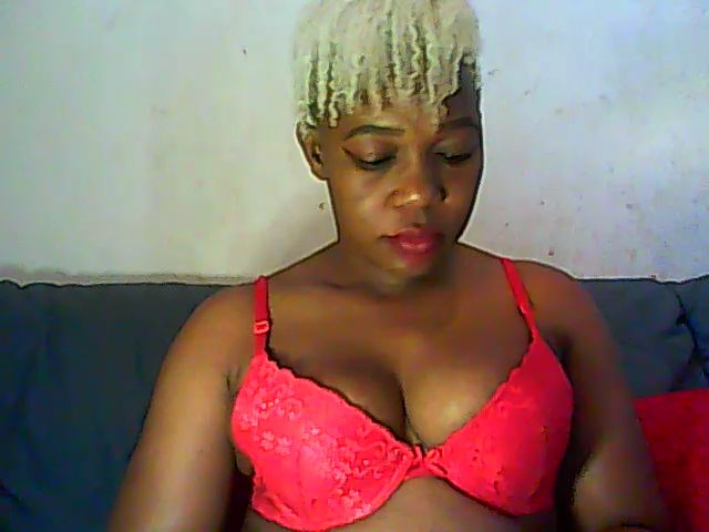 Live sex webcam photo for AfriPrincess #272355696