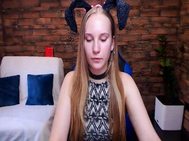 Live sex webcam photo for AgataRomanss #274492184