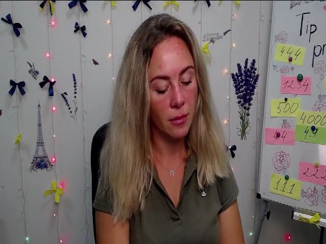 Live sex webcam photo for AgnesLoo #274277904