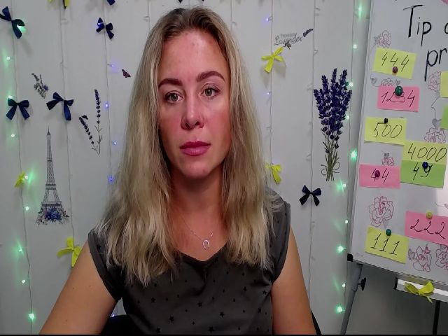 Live sex webcam photo for AgnesLoo #274288996