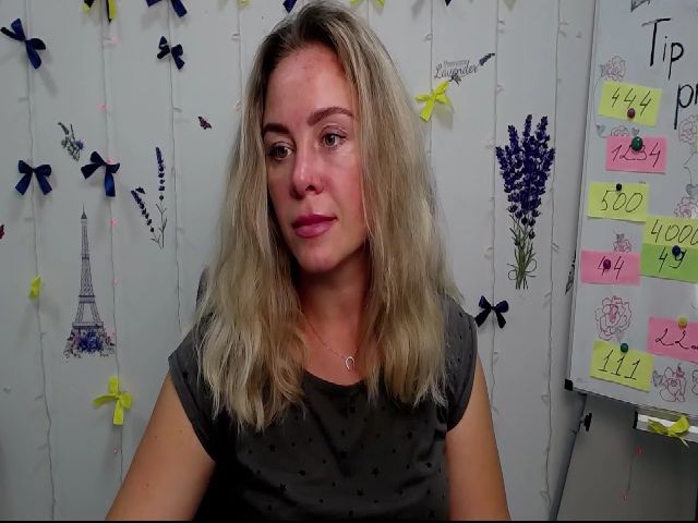 Live sex webcam photo for AgnesLoo #274290315