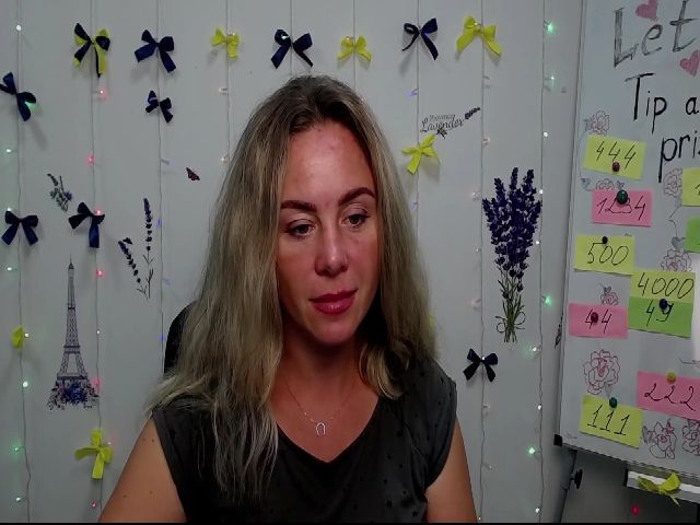 Live sex webcam photo for AgnesLoo #274290611