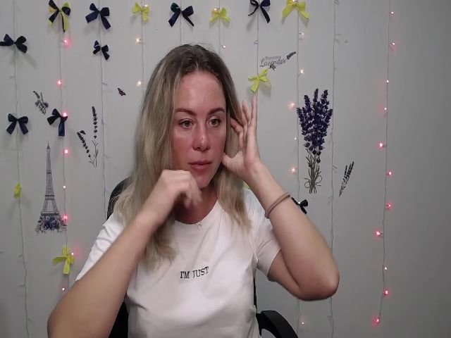 Live sex webcam photo for AgnesLoo #274350116