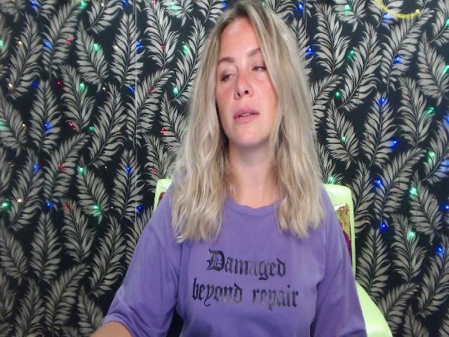 Live sex webcam photo for AgnesLoo #274372057