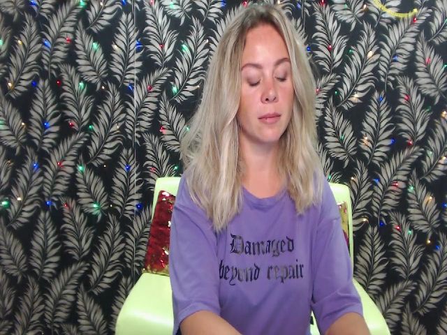 Live sex webcam photo for AgnesLoo #274373061