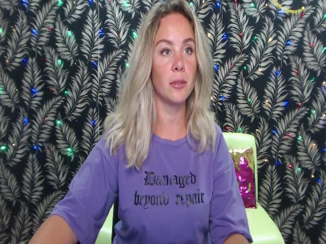 Live sex webcam photo for AgnesLoo #274373124