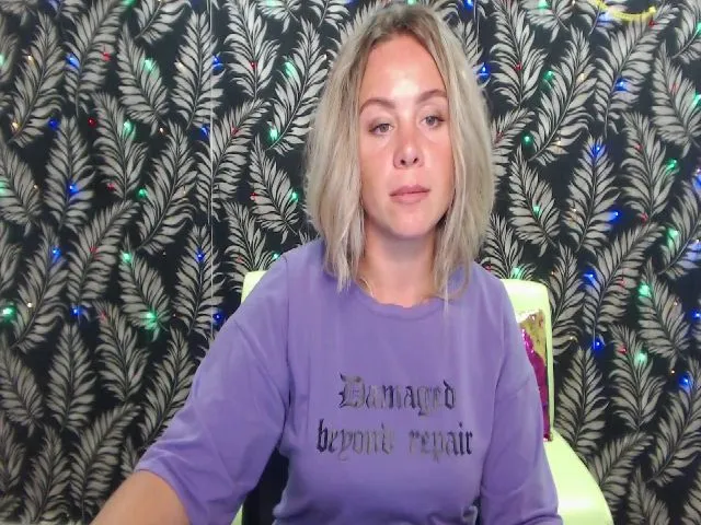 Live sex webcam photo for AgnesLoo #274373222