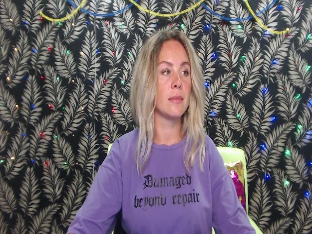 Live sex webcam photo for AgnesLoo #274373331