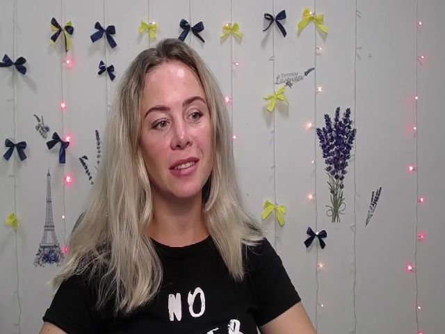 Live sex webcam photo for AgnesLoo #274389169