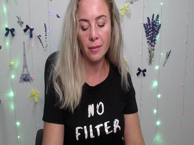 Live sex webcam photo for AgnesLoo #274390455