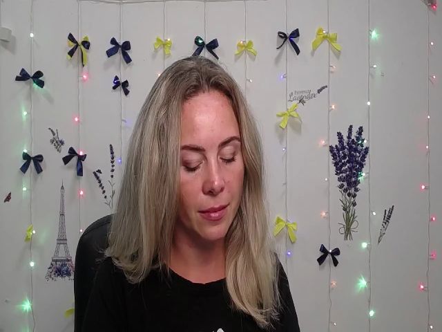 Live sex webcam photo for AgnesLoo #274390737