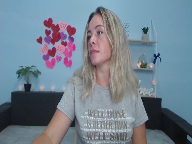 Live sex webcam photo for AgnesLoo #274400252