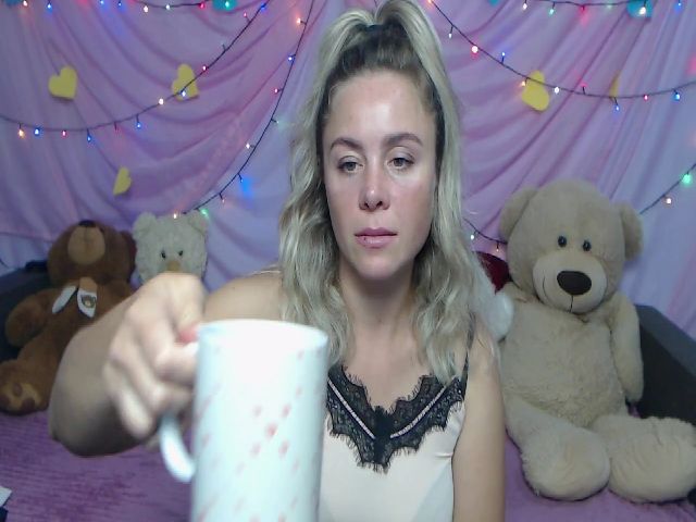 Live sex webcam photo for AgnesLoo #274420509