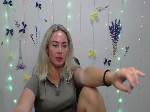 Live sex webcam photo for AgnesLoo #274470067