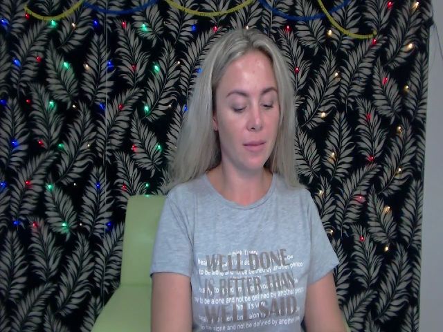 Live sex webcam photo for AgnesLoo #274503193